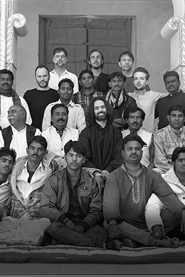 Junun un progetto musicale di Shye Ben Tzur, Jonny Greenwood (Radiohead) e The Rajasthan Express a Ravenna Festival il 2 giugno